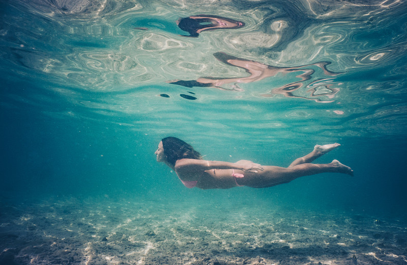 女人,闭着眼睛,海洋,在下面,自由,涛岛,摒住呼吸,水下摄影机,海床,泳装