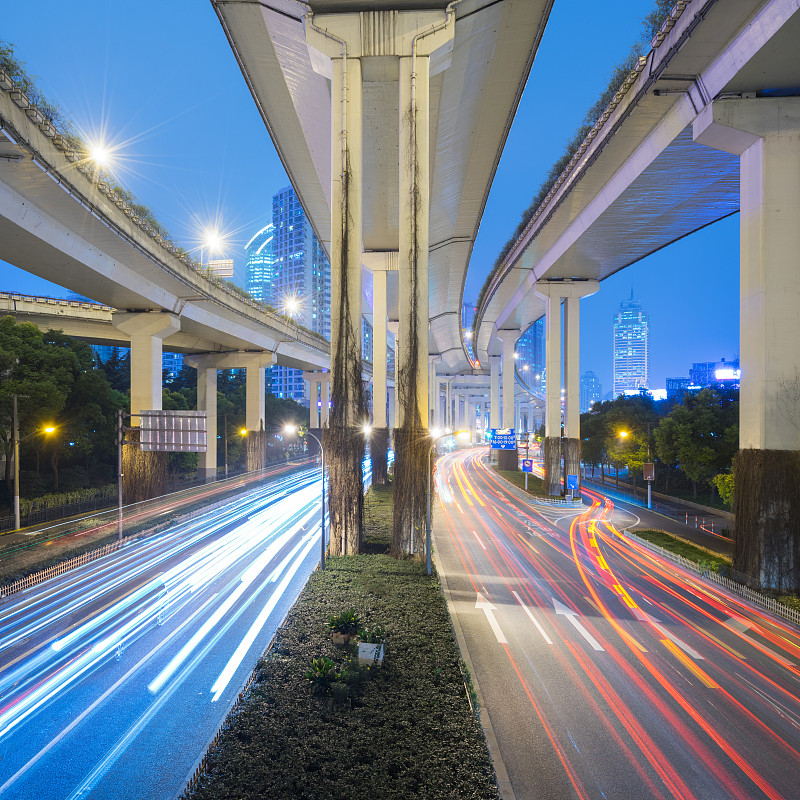 高视角,交通,小路,夜晚,无人,市区路,户外,交通方式,车灯,都市风景