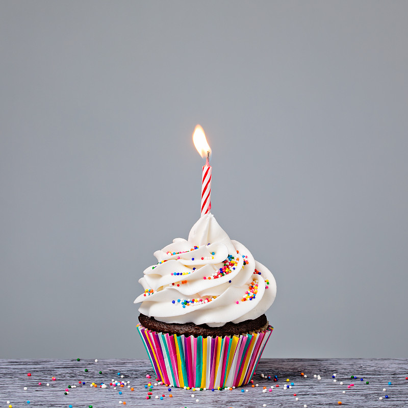 生日,纸杯蛋糕,蜡烛,红色,无人,香草兰,蛋糕,甜点心,白色,彩色图片