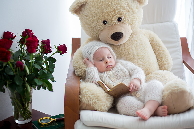 小的,男婴,泰迪熊,可爱的,巨大的,扶手椅,新的,水平画幅,婴儿连体紧身衣