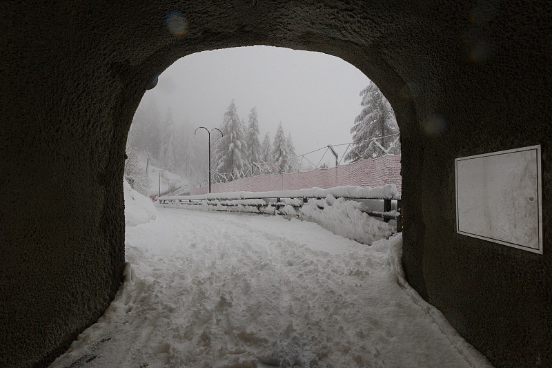 滑雪坡,策尔马特,隧道,透过窗户往外看,褐色,水平画幅,装管,易接近性,雪,无人