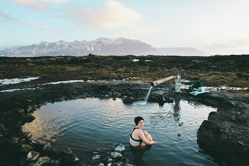 冰岛国,女人,温泉,正面视角,水,美,半身像,休闲活动,水平画幅,水的各种形态