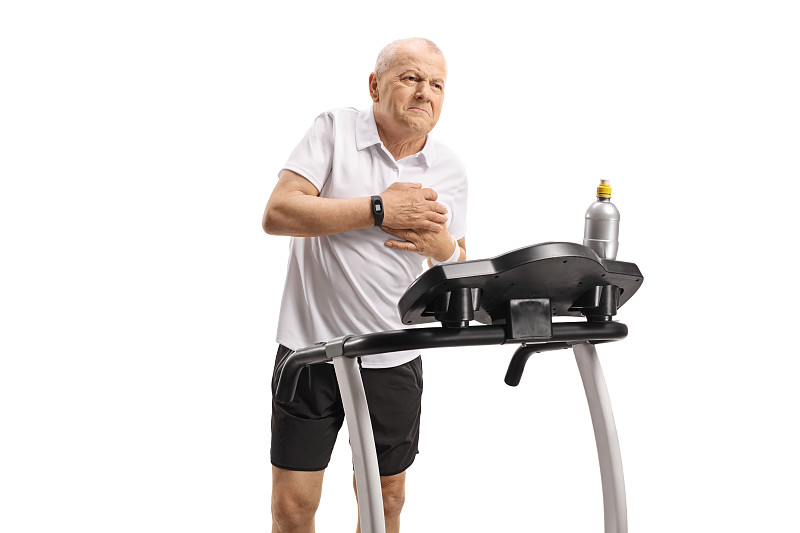 心脏病发作,跑步机,中老年男人,胸痛,人类心脏,心肌梗塞,心血管系统,心血管运动,面部扭曲,不健康的生活方式