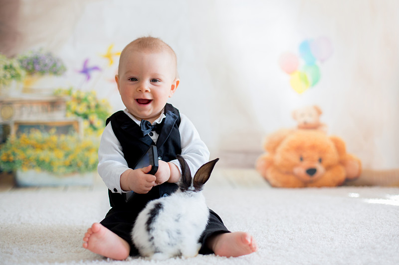 进行中,休闲正装,男孩,小的,衣服,兔子,黑白图片,可爱的,幼儿,小兔子