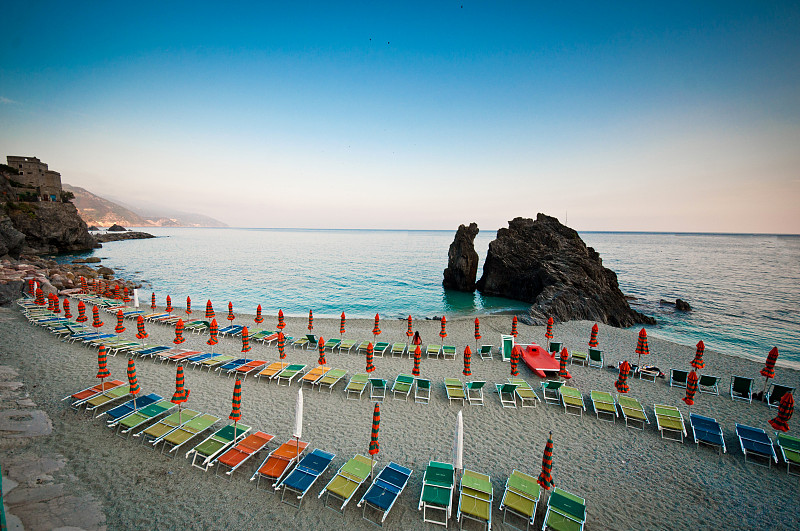 椅子,海滩,伞,蒙泰罗索,色彩鲜艳,水,天空,水平画幅,沙子,无人
