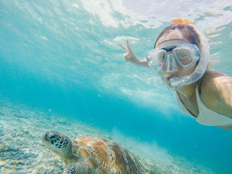 水下,海龟,自拍,女孩,水,休闲活动,巴厘岛,夏天,绿蠵龟,仅成年人