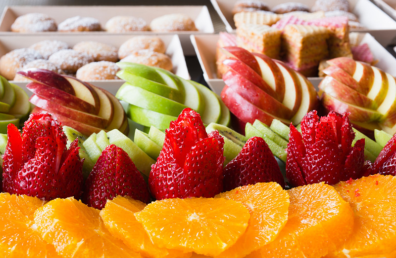 甜点心,苹果,草莓,饼干,橙子,桌子,猕猴桃,公亩,出示,庆祝