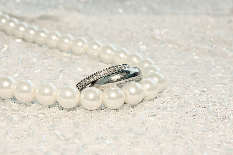 订婚戒指,钻石,戒指,结婚戒指,珍珠项链,白金,个人随身用品,球,美,宝石