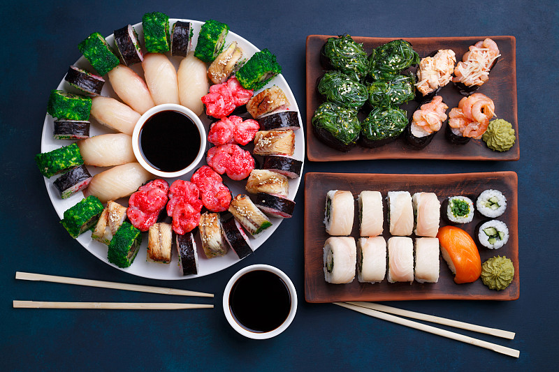 寿司,饮食,多样,精神振作,宽的,寿司卷,inside,out寿司卷,生鱼片寿司,鱼子酱,三文鱼