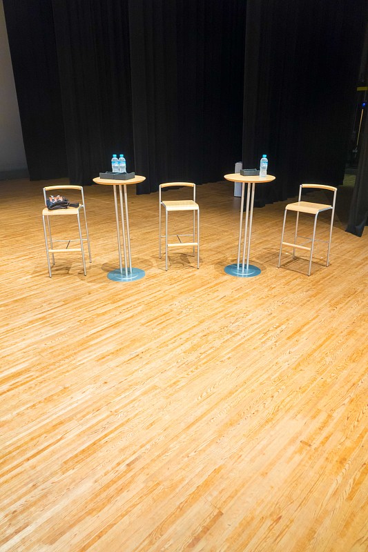 开端,垂直画幅,水,舞台,吧椅,无人,圆桌会议,椅子,硬木地板,日本