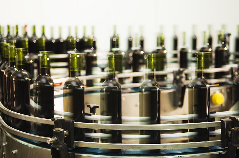 瓶子,成一排,葡萄酒,新的,水平画幅,无人,玻璃,制造机器,含酒精饮料,工厂